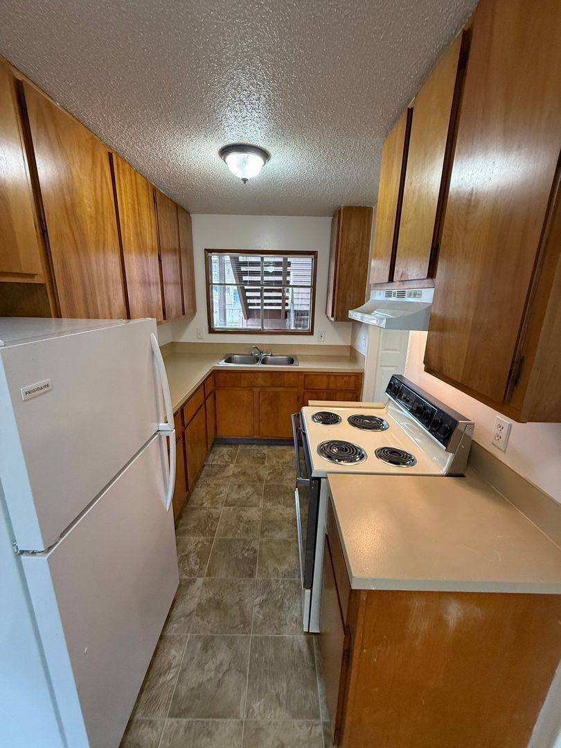 Apartment for rent at 528 SW Levens St #8, Dallas, OR 97338