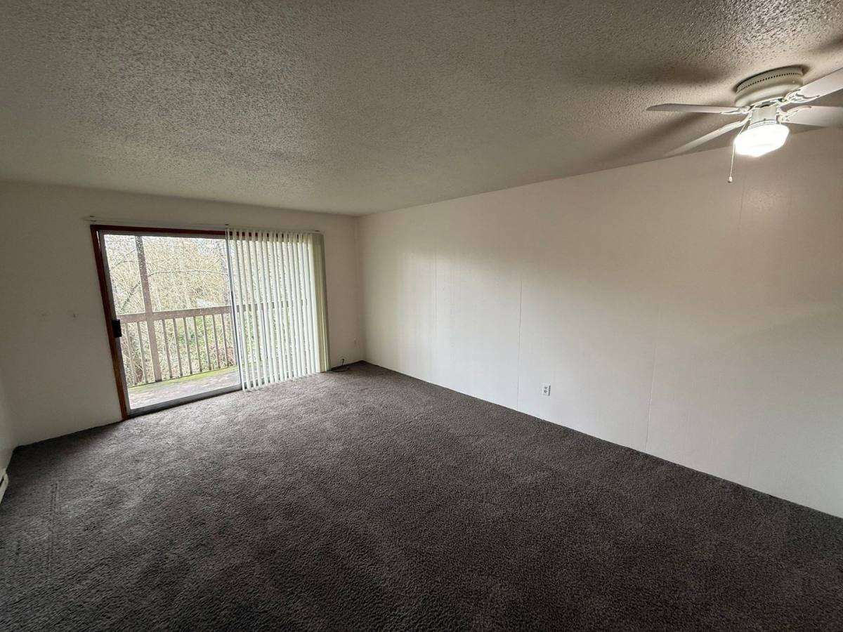 Apartment for rent at 528 SW Levens St #8, Dallas, OR 97338