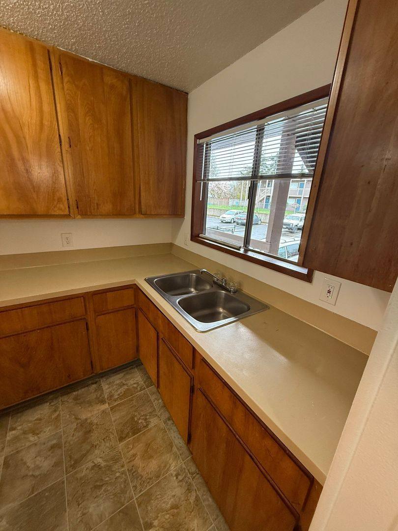 Apartment for rent at 528 SW Levens St #8, Dallas, OR 97338
