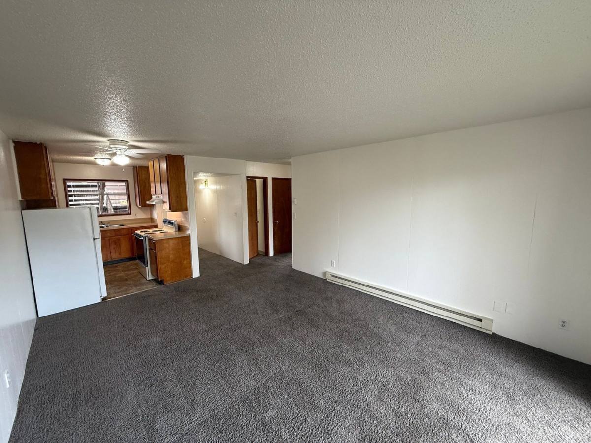 Apartment for rent at 528 SW Levens St #8, Dallas, OR 97338