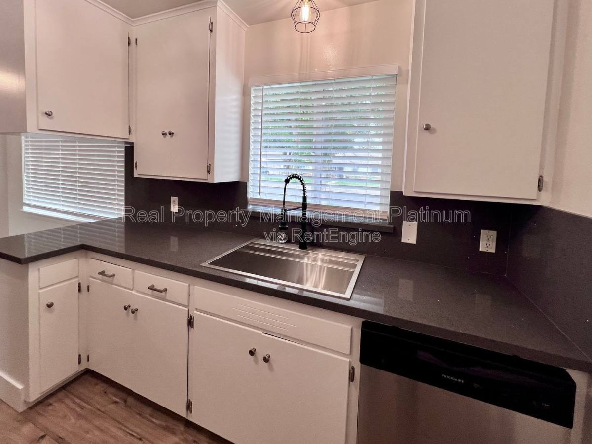 House for rent at 4467 N Van Dyke Ave, Fresno, CA 93705