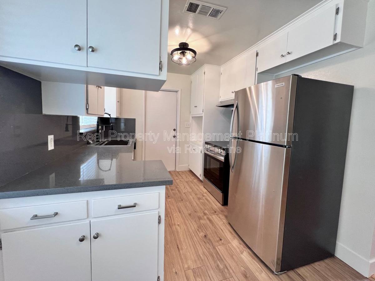 House for rent at 4467 N Van Dyke Ave, Fresno, CA 93705
