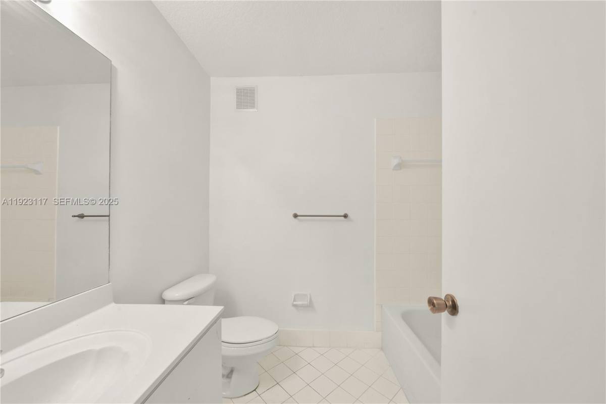 Condo for rent at 3385 NE 10th St #201, Homestead, FL 33033