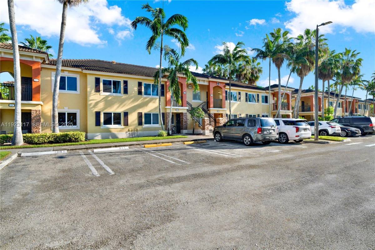 Condo for rent at 3385 NE 10th St #201, Homestead, FL 33033