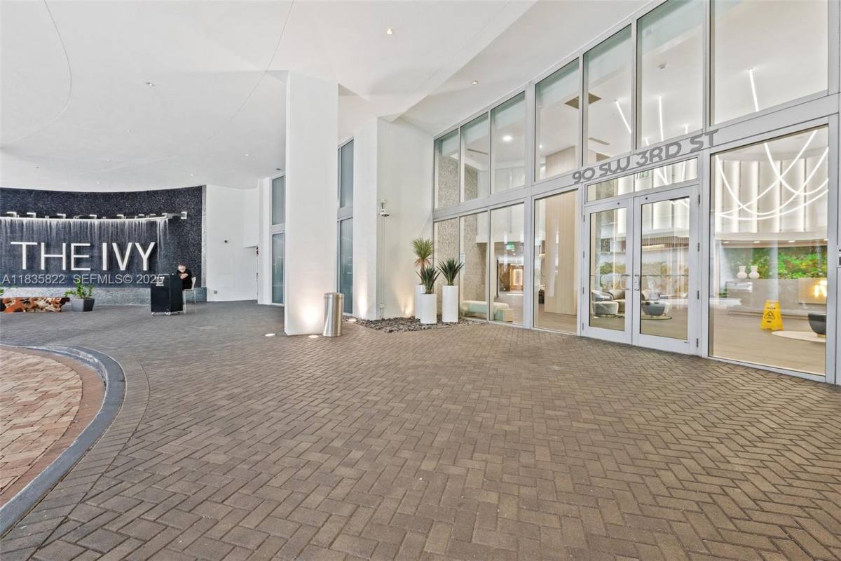 Condo for rent at 90 SW 3rd St #2400, Hallandale, FL 33009