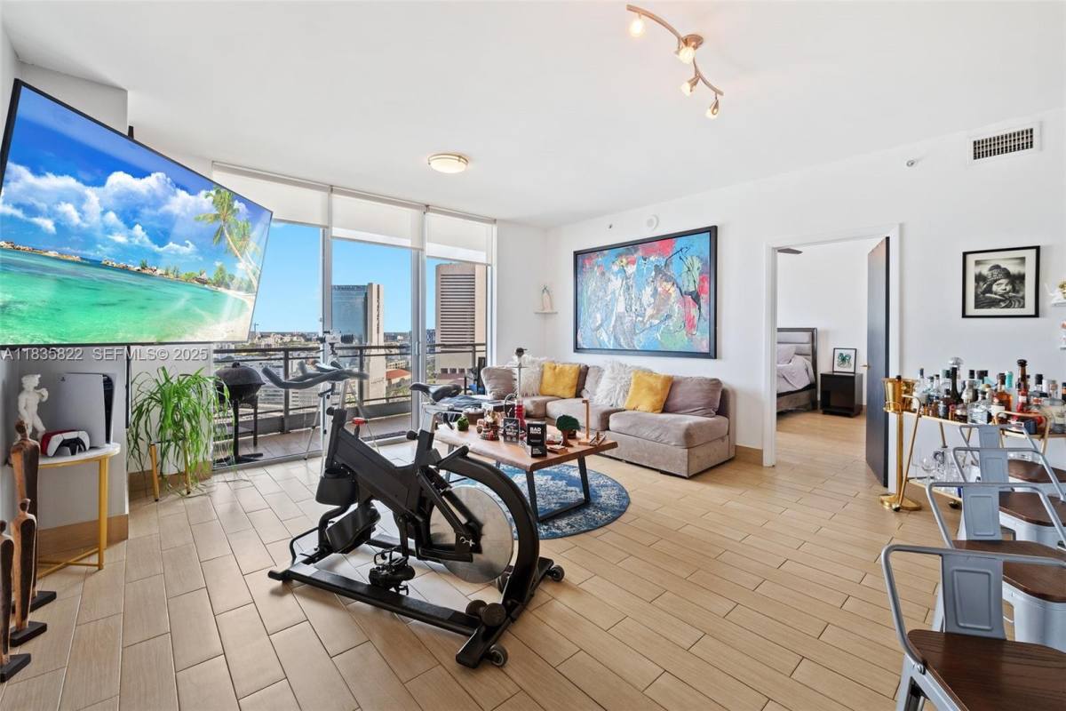 Condo for rent at 90 SW 3rd St #2400, Hallandale, FL 33009