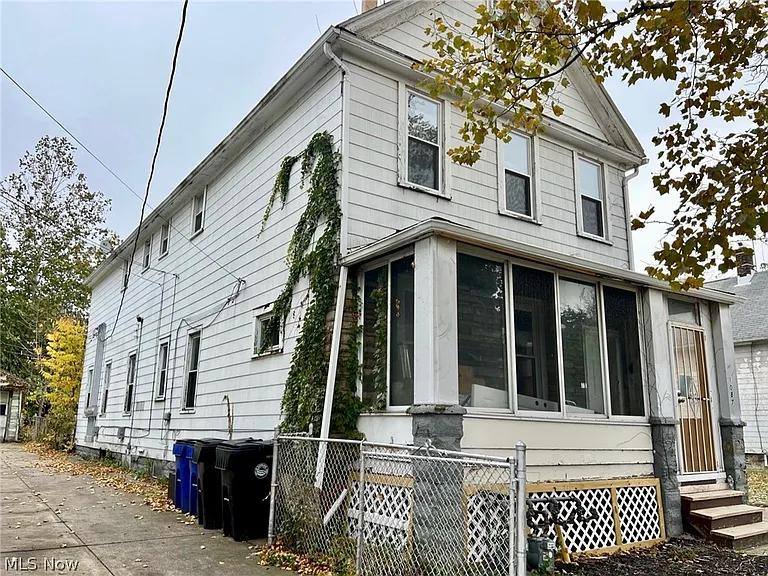 House for rent at 1087 E 64th St, Cleveland, OH 44103