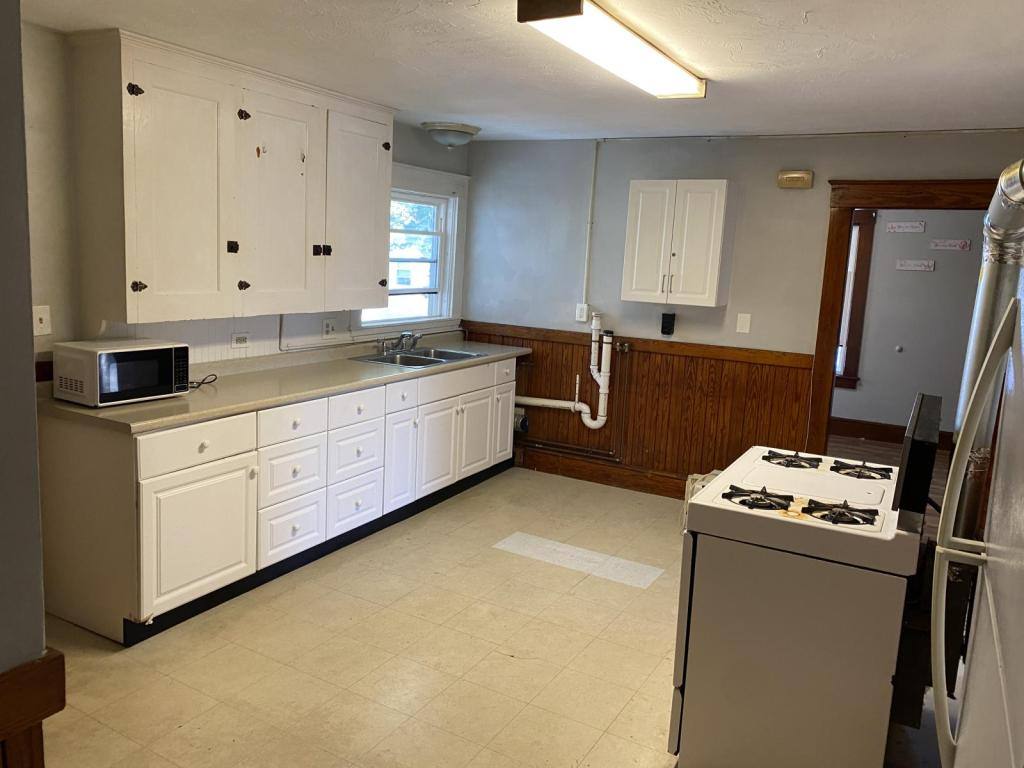 Apartment for rent at 417 Granite St, Manchester, NH 03102
