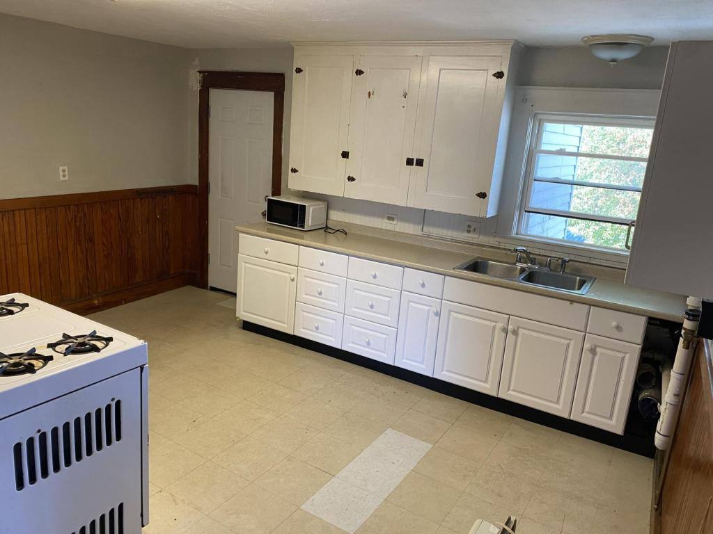 Apartment for rent at 417 Granite St, Manchester, NH 03102