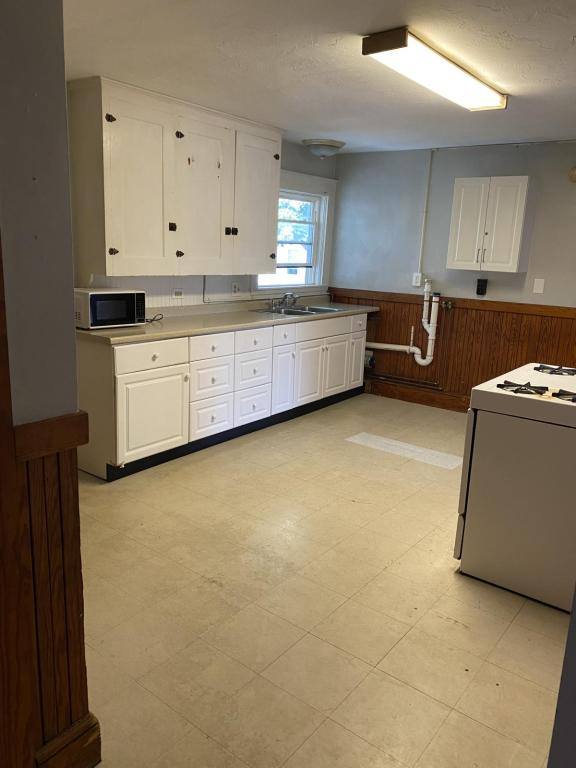 Apartment for rent at 417 Granite St, Manchester, NH 03102