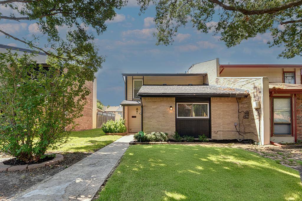 Townhouse for rent at 2012 Court Place, Garland, TX 75041