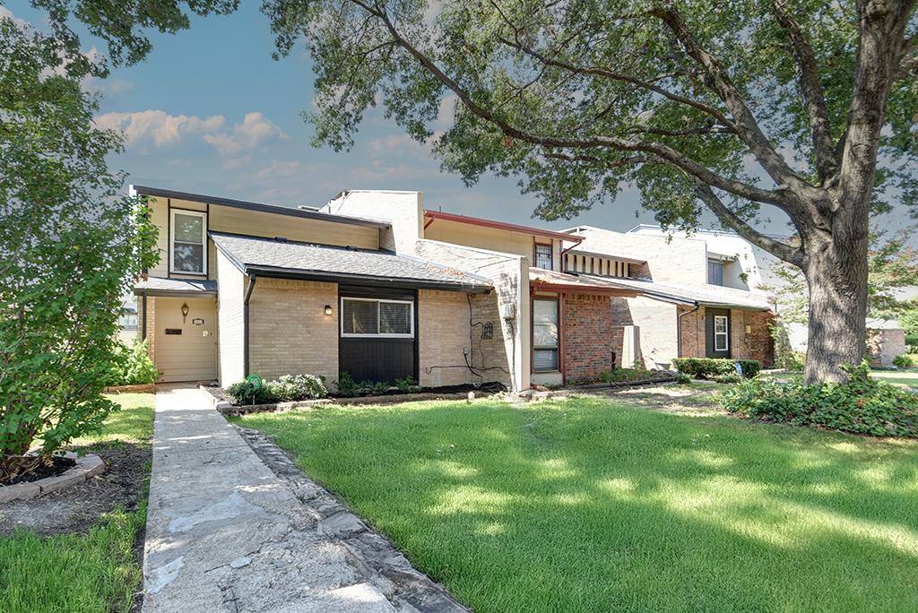 Townhouse for rent at 2012 Court Place, Garland, TX 75041