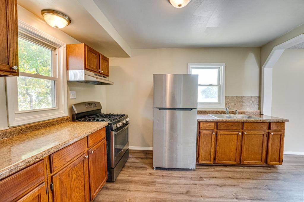 House for rent at 570 5th Ave, Aurora, IL 60505