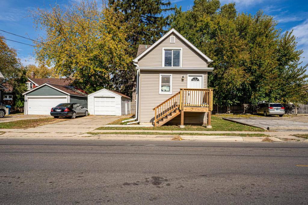 House for rent at 570 5th Ave, Aurora, IL 60505