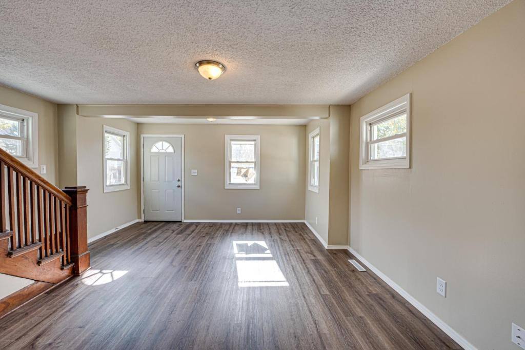House for rent at 570 5th Ave, Aurora, IL 60505