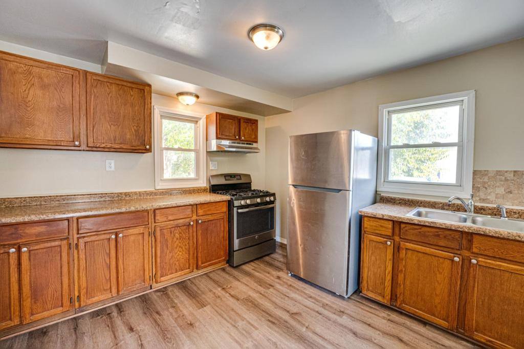 House for rent at 570 5th Ave, Aurora, IL 60505