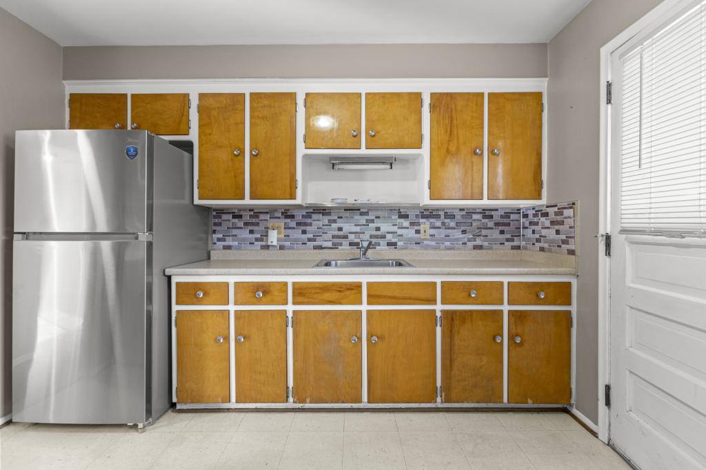 Apartment for rent at 1353 Goddard Rd, Lincoln Park, MI 48146