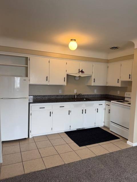 Apartment for rent at 16170 Regina, Taylor, MI 48180