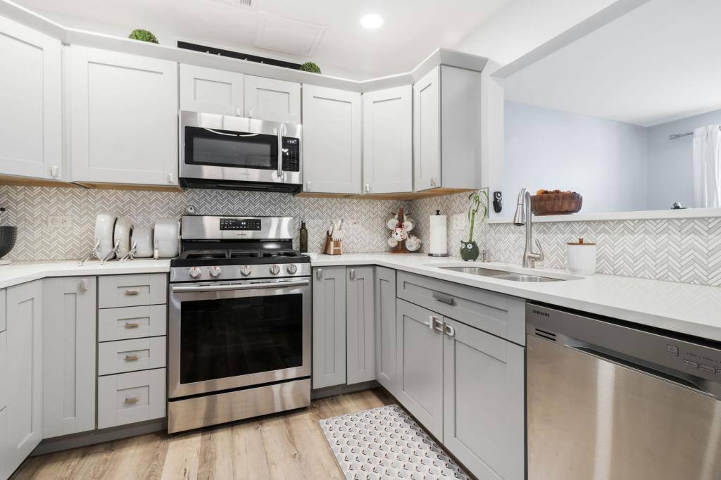 House for rent at 986 Four Seasons Blvd, Aurora, IL 60504