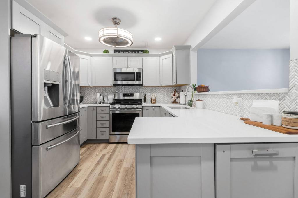 House for rent at 986 Four Seasons Blvd, Aurora, IL 60504
