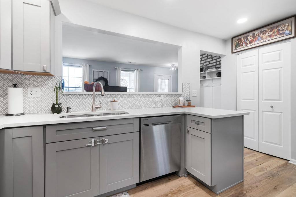 House for rent at 986 Four Seasons Blvd, Aurora, IL 60504