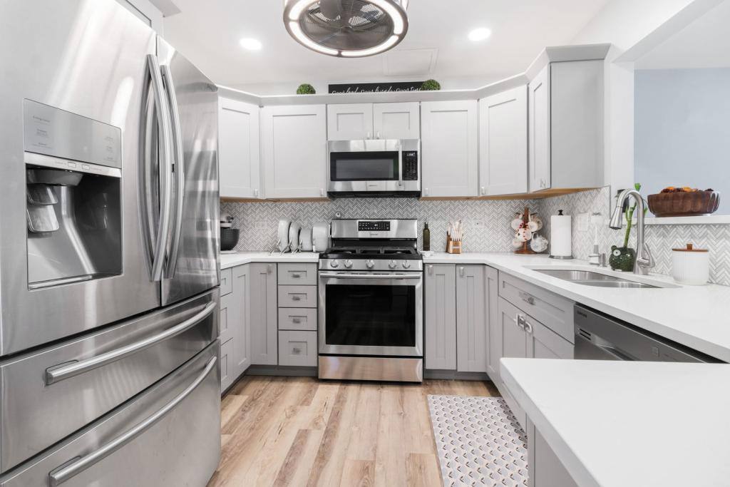 House for rent at 986 Four Seasons Blvd, Aurora, IL 60504