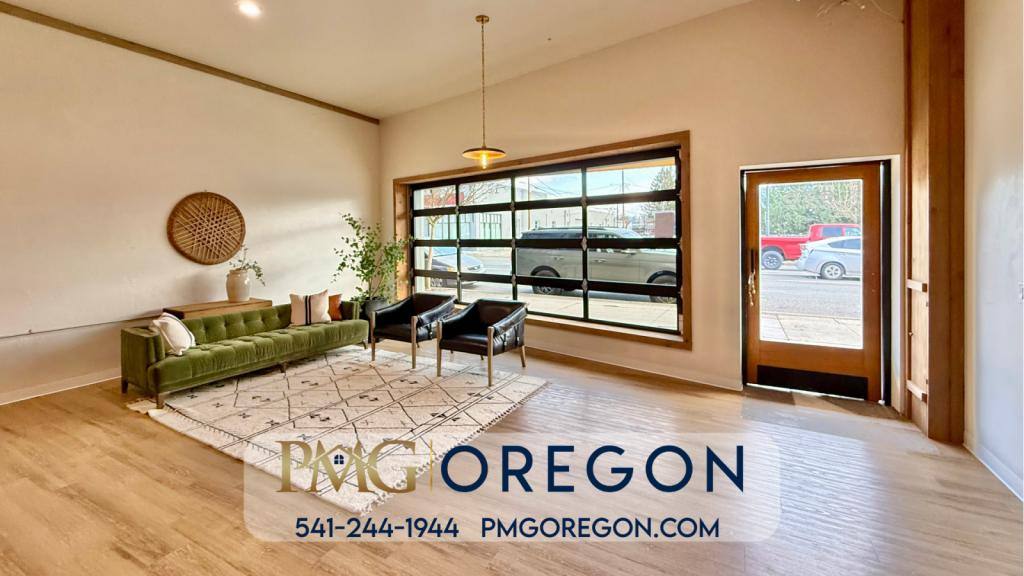 House for rent at 626 SW 6th St, Grants Pass, OR 97526