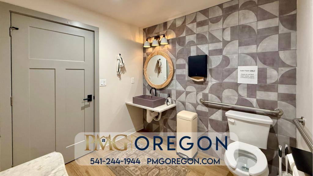 House for rent at 626 SW 6th St, Grants Pass, OR 97526