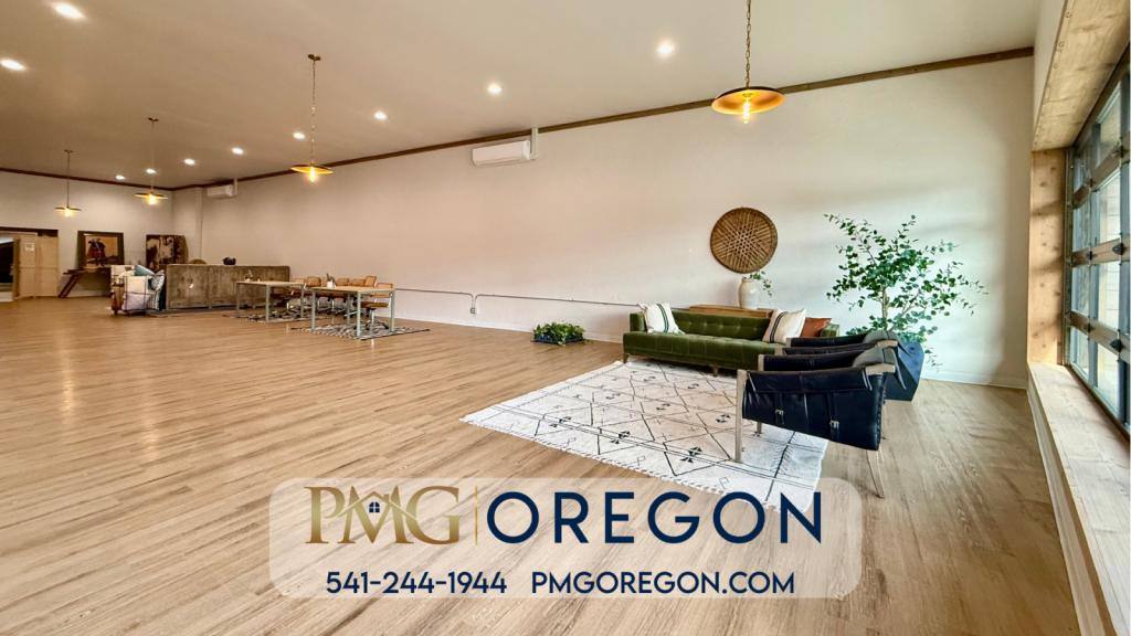 House for rent at 626 SW 6th St, Grants Pass, OR 97526