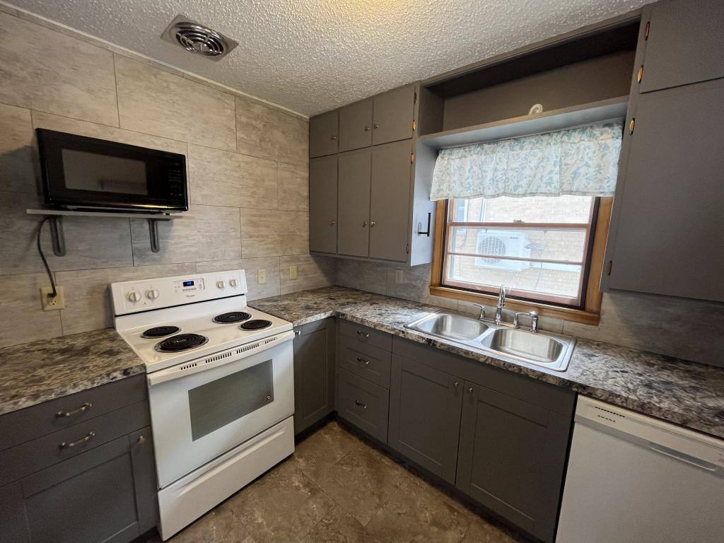 Townhouse for rent at 700 N 22nd St, Bismarck, ND 58501