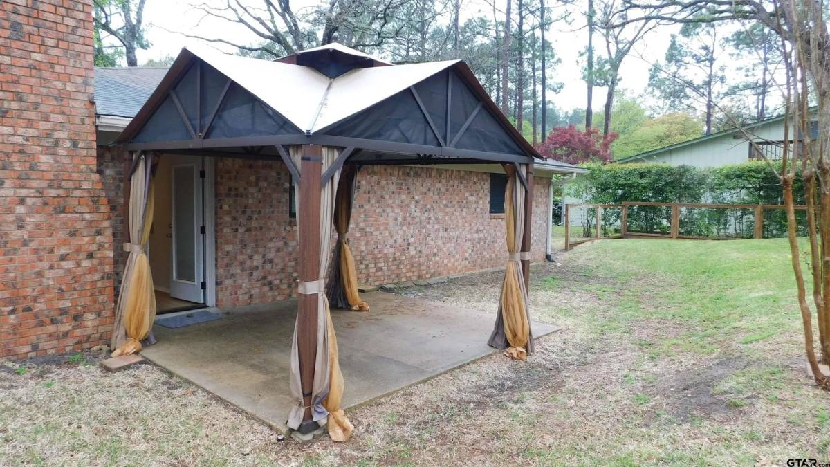 House for rent at 1360 Bridle Path Lane, Lindale, TX 75771