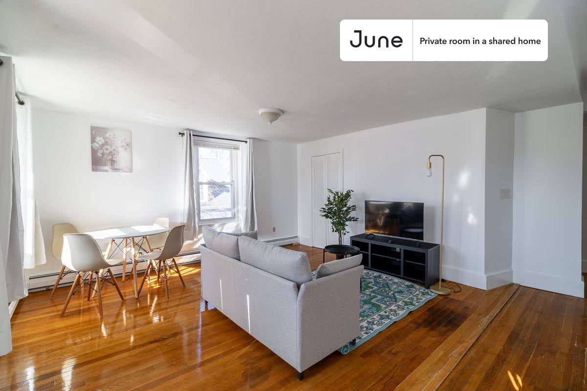 Apartment for rent at 14 Bacon St, Newton, MA 02458