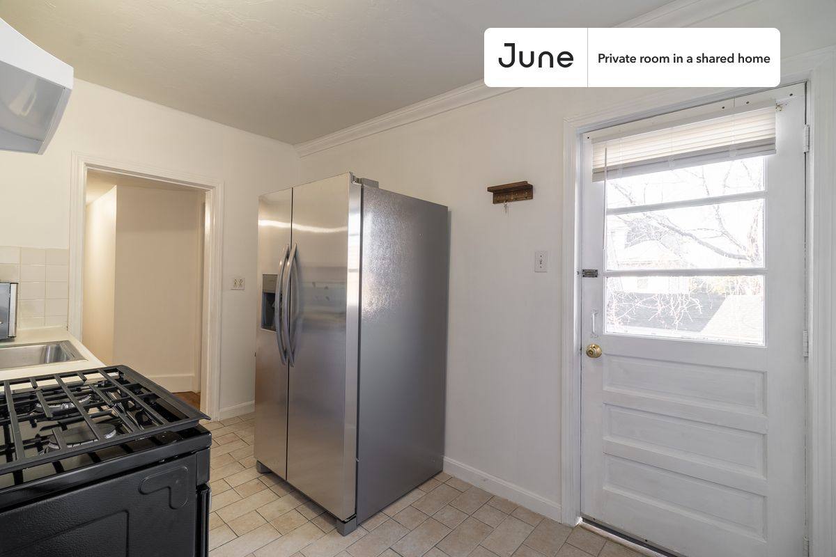 Apartment for rent at 14 Bacon St, Newton, MA 02458