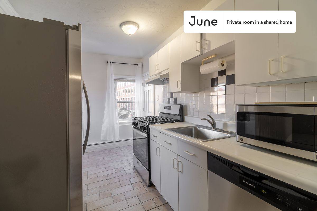 Apartment for rent at 14 Bacon St, Newton, MA 02458