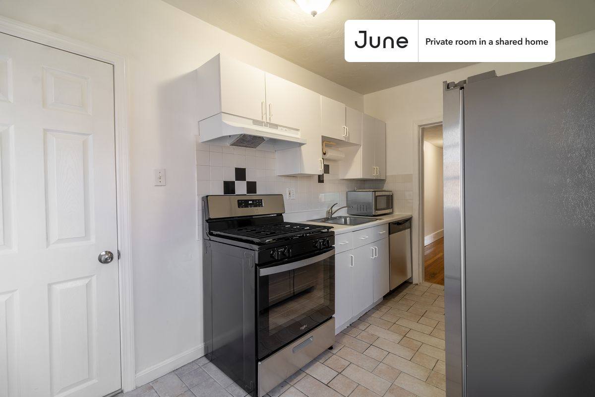 Apartment for rent at 14 Bacon St, Newton, MA 02458