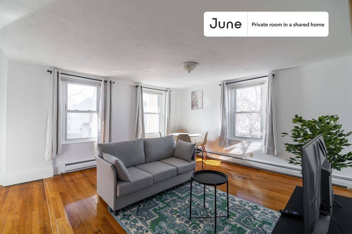 Apartment for rent at 14 Bacon St, Newton, MA 02458