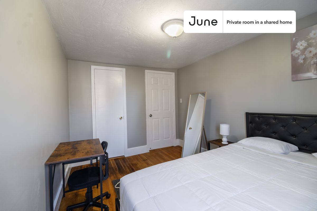 Apartment for rent at 14 Bacon St, Newton, MA 02458