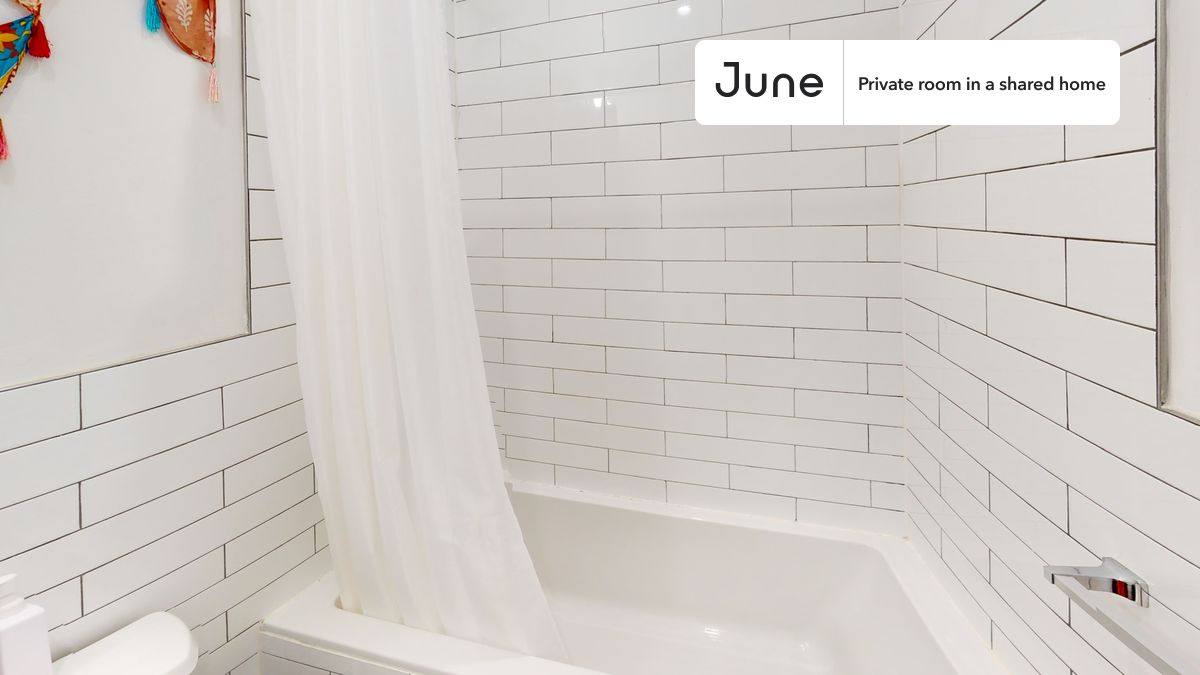 Apartment for rent at 39A Broome St, Brooklyn, NY 11222
