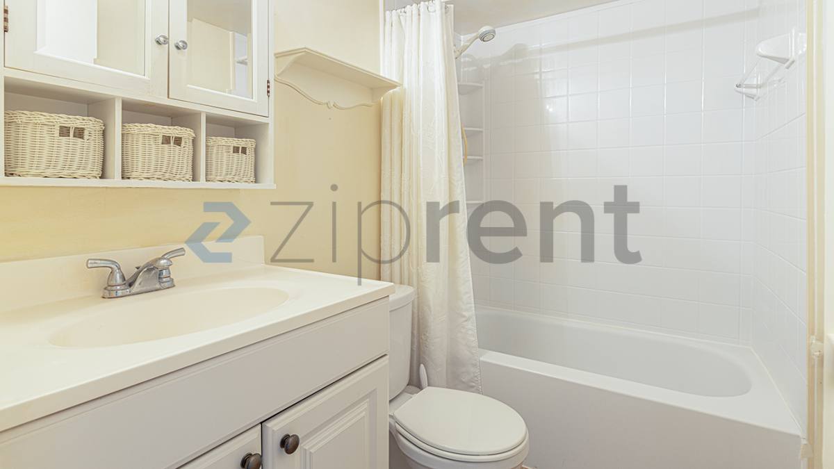 Apartment for rent at 5755 Peregrine Ave, Orlando, FL 32819
