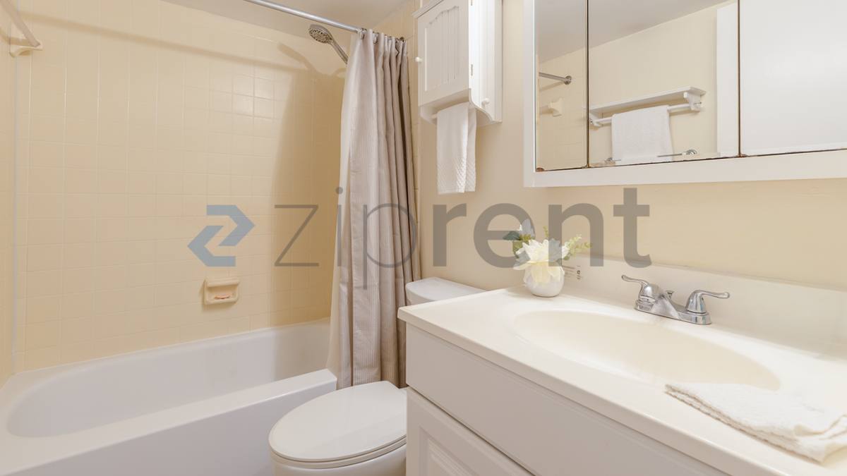 Apartment for rent at 5755 Peregrine Ave, Orlando, FL 32819