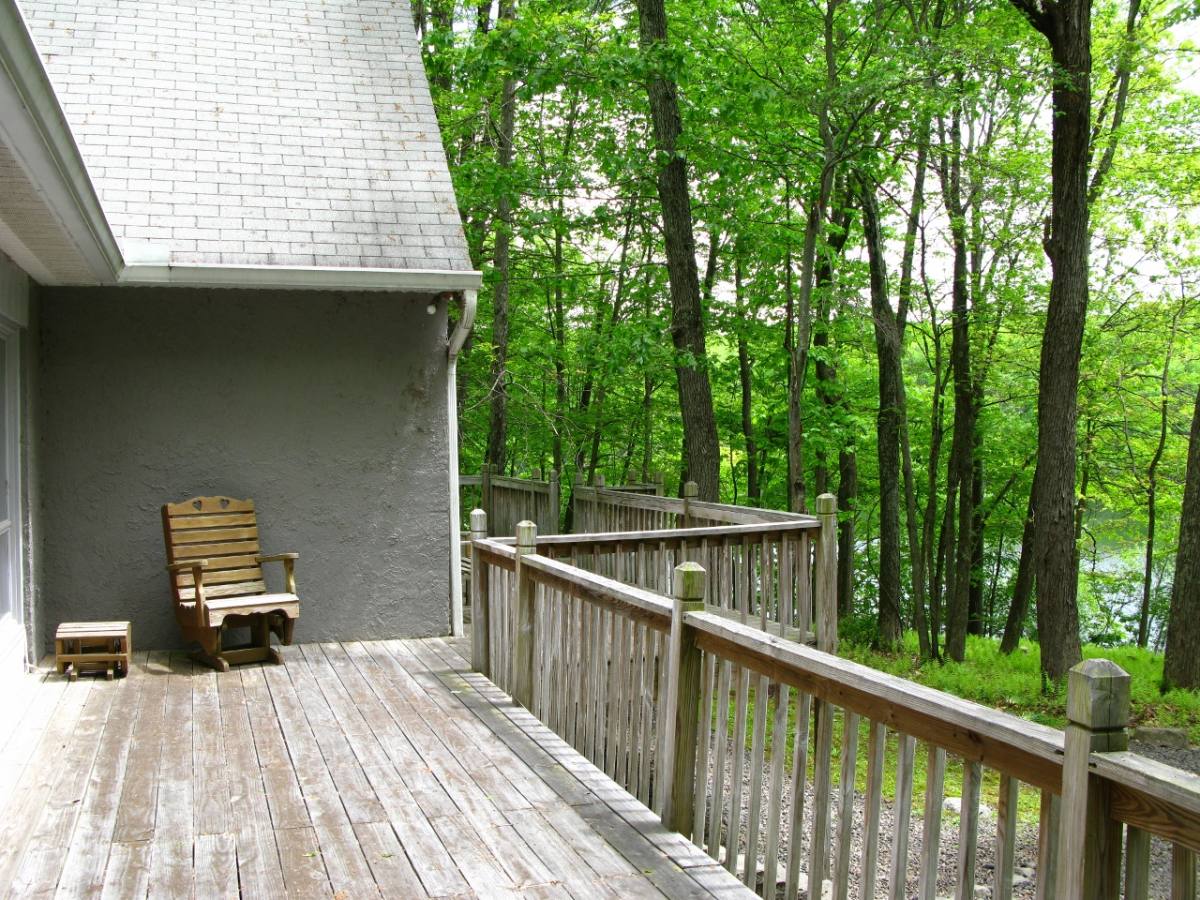 House for rent at 392 Hallowood Dr, East Stroudsburg, PA 18302