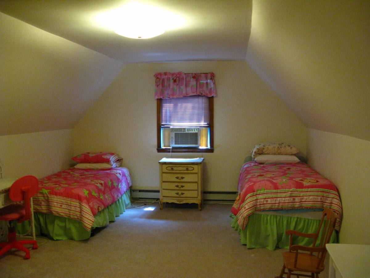 House for rent at 392 Hallowood Dr, East Stroudsburg, PA 18302