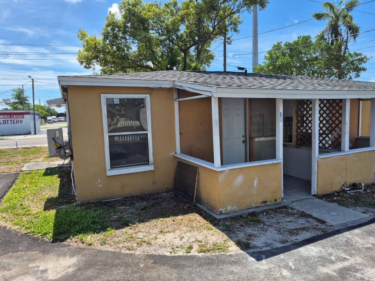 Apartment for rent at 5680 28th St N, Saint Petersburg, FL 33714