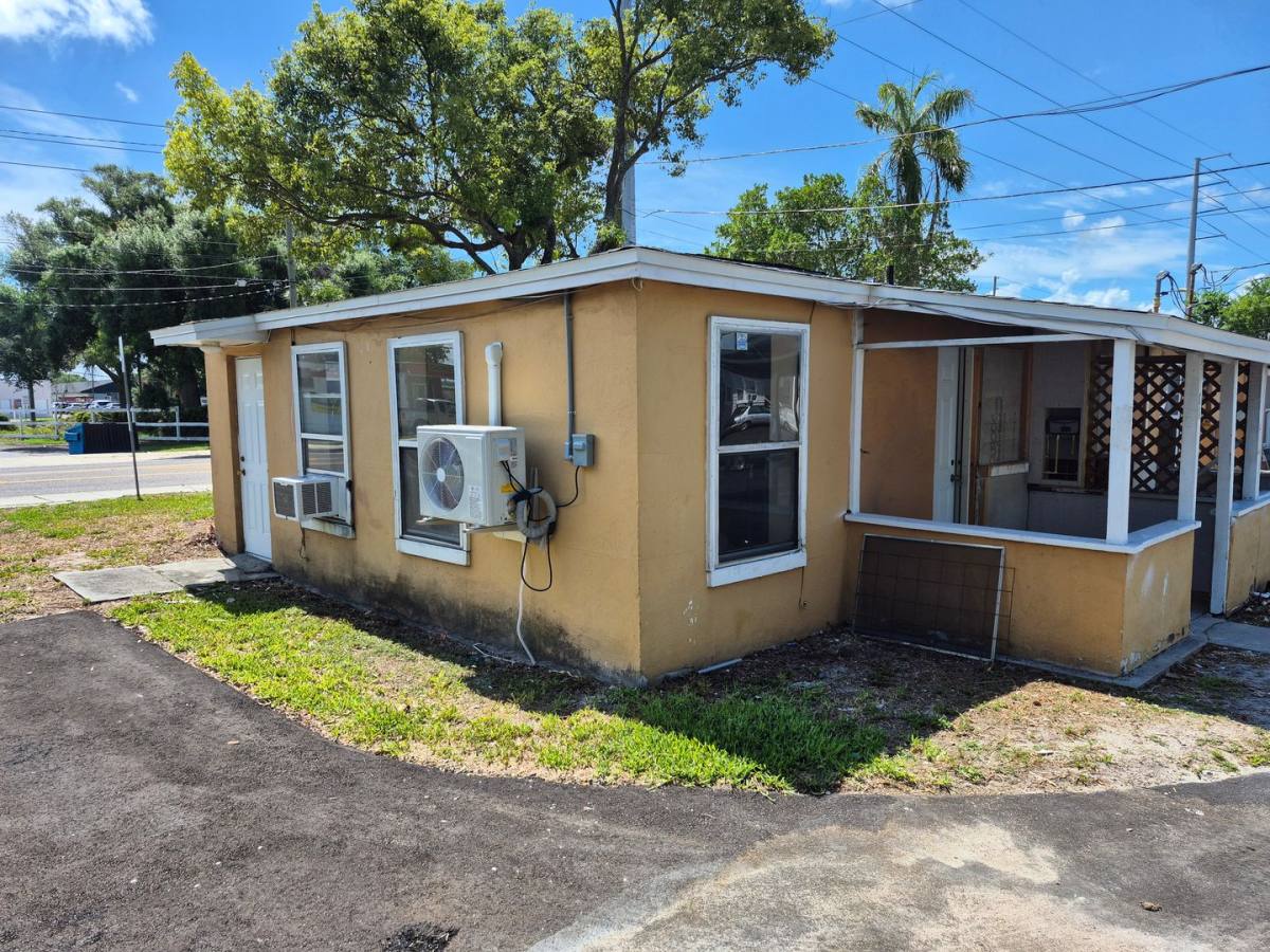 Apartment for rent at 5680 28th St N, Saint Petersburg, FL 33714