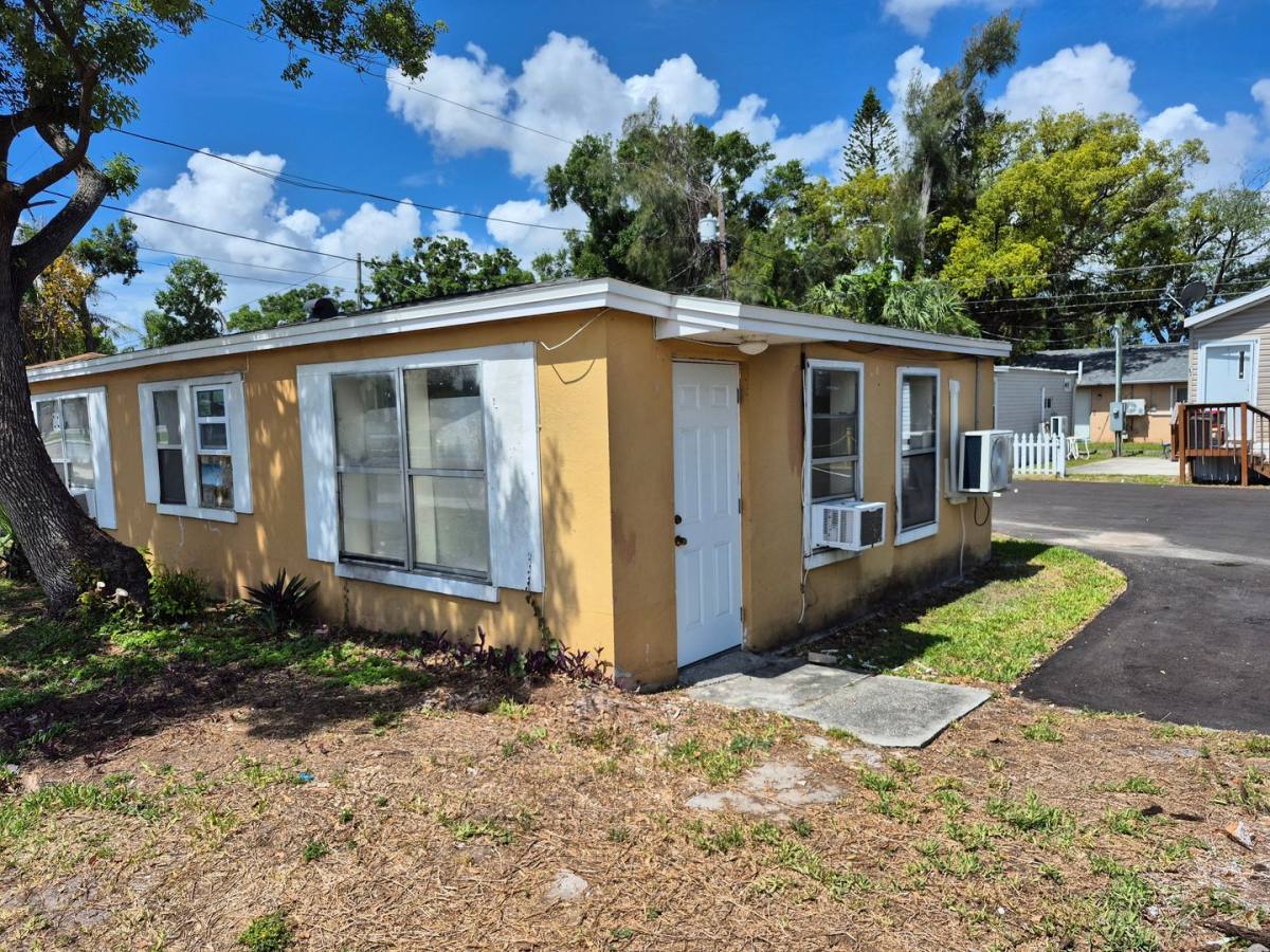 Apartment for rent at 5680 28th St N, Saint Petersburg, FL 33714