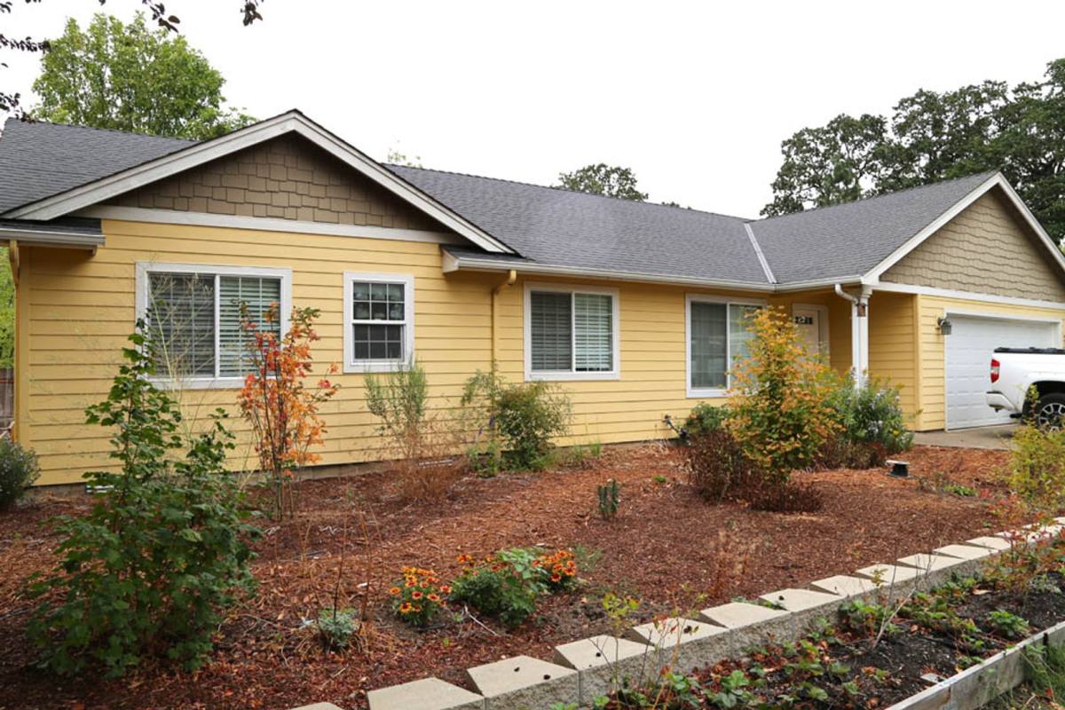 House for rent at 521 N 12th St, Philomath, OR 97370