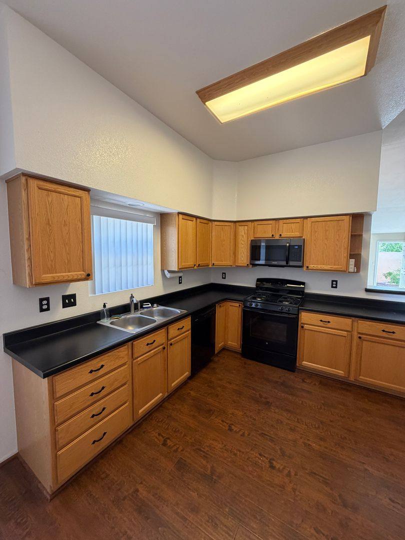 Townhouse for rent at 5408 Cove Point Dr, Las Vegas, NV 89130