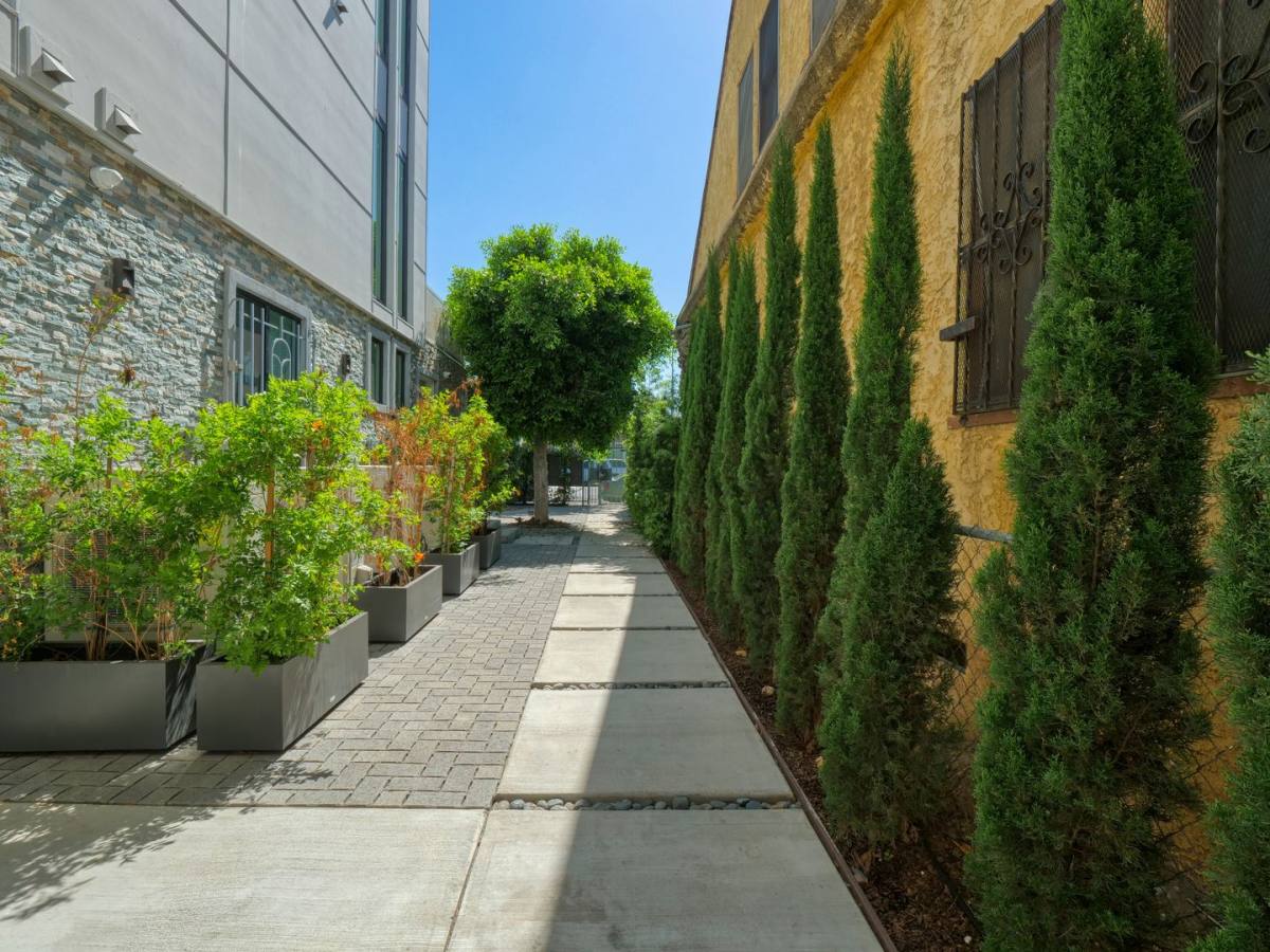 Apartment for rent at 3105 - 3107 S Normandie Ave, Los Angeles, CA 90007