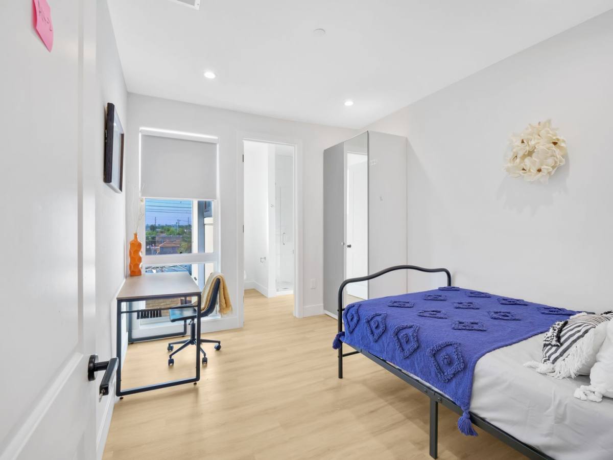 Apartment for rent at 3105 - 3107 S Normandie Ave, Los Angeles, CA 90007