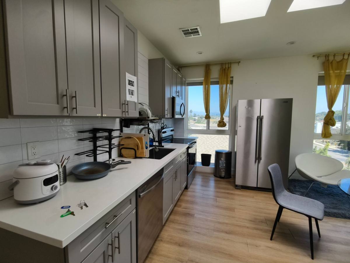 Apartment for rent at 3105 - 3107 S Normandie Ave, Los Angeles, CA 90007